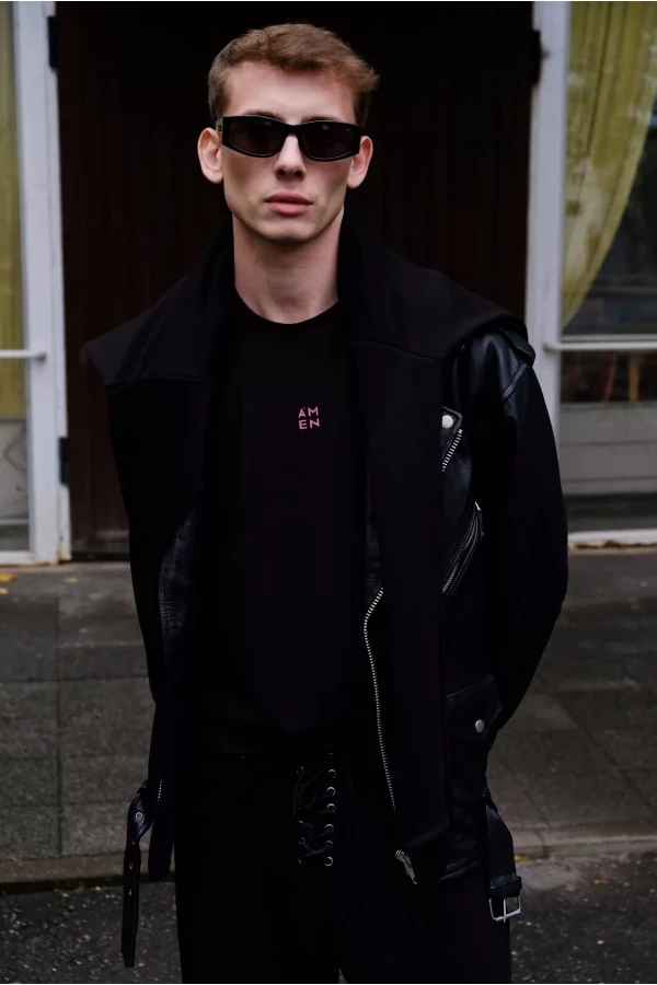 Чёрная мужская кожаная куртка