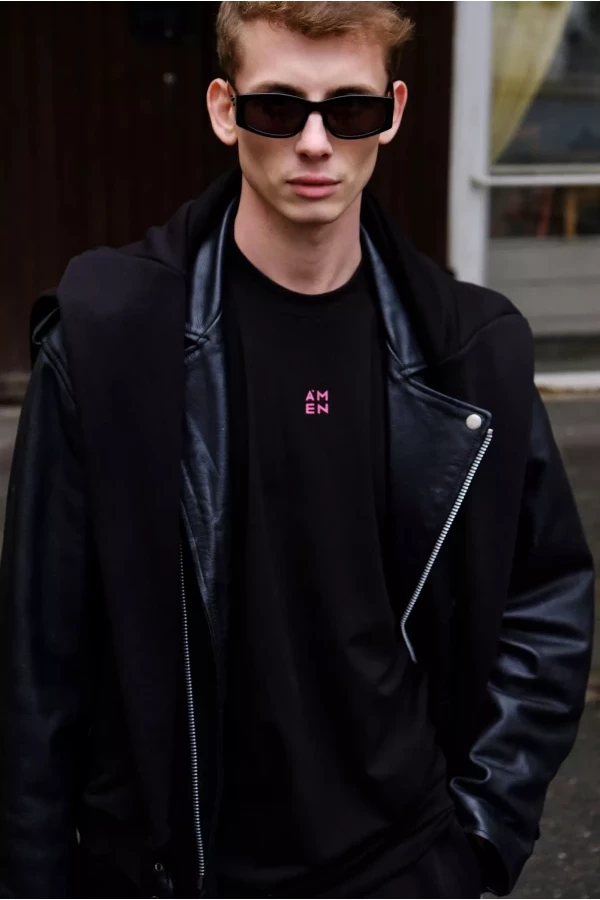 Чёрная мужская кожаная куртка