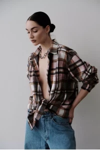 Джинсы и рубашка