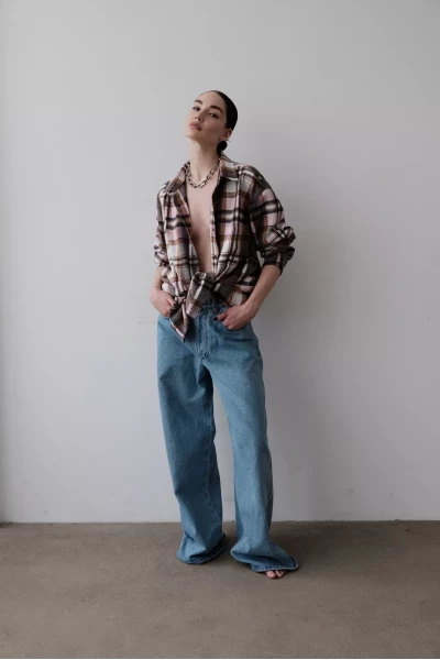 Джинсы и рубашка